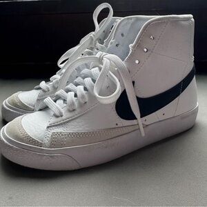 Nike Blazer Mid 77 White black boys girls size 3.5